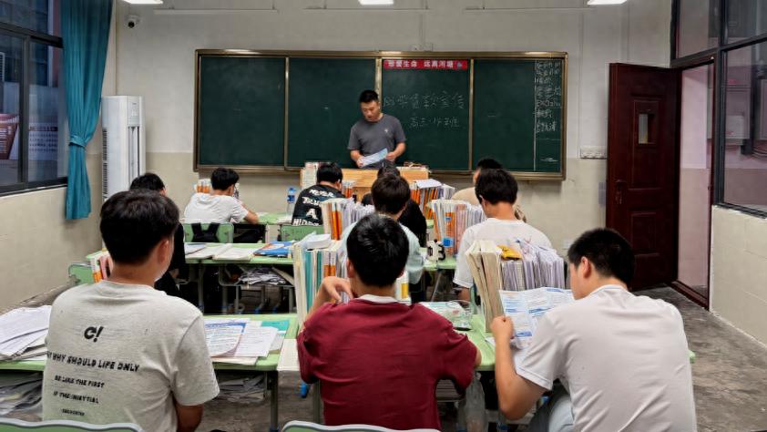 宜宾市叙州区高新综合高中开展生源地信用助学贷款政策宣传工作