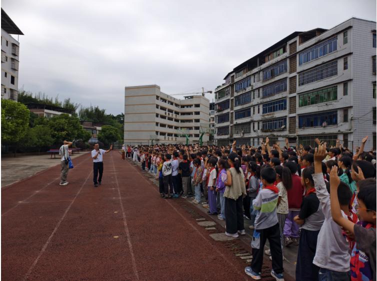 宜宾市叙州区双龙学校双龙小学校区：民法典进校园 法治护航助成长