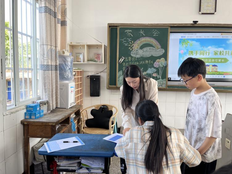 宜宾市叙州区双龙学校捧印小学校区召开2026年春期期中家长会