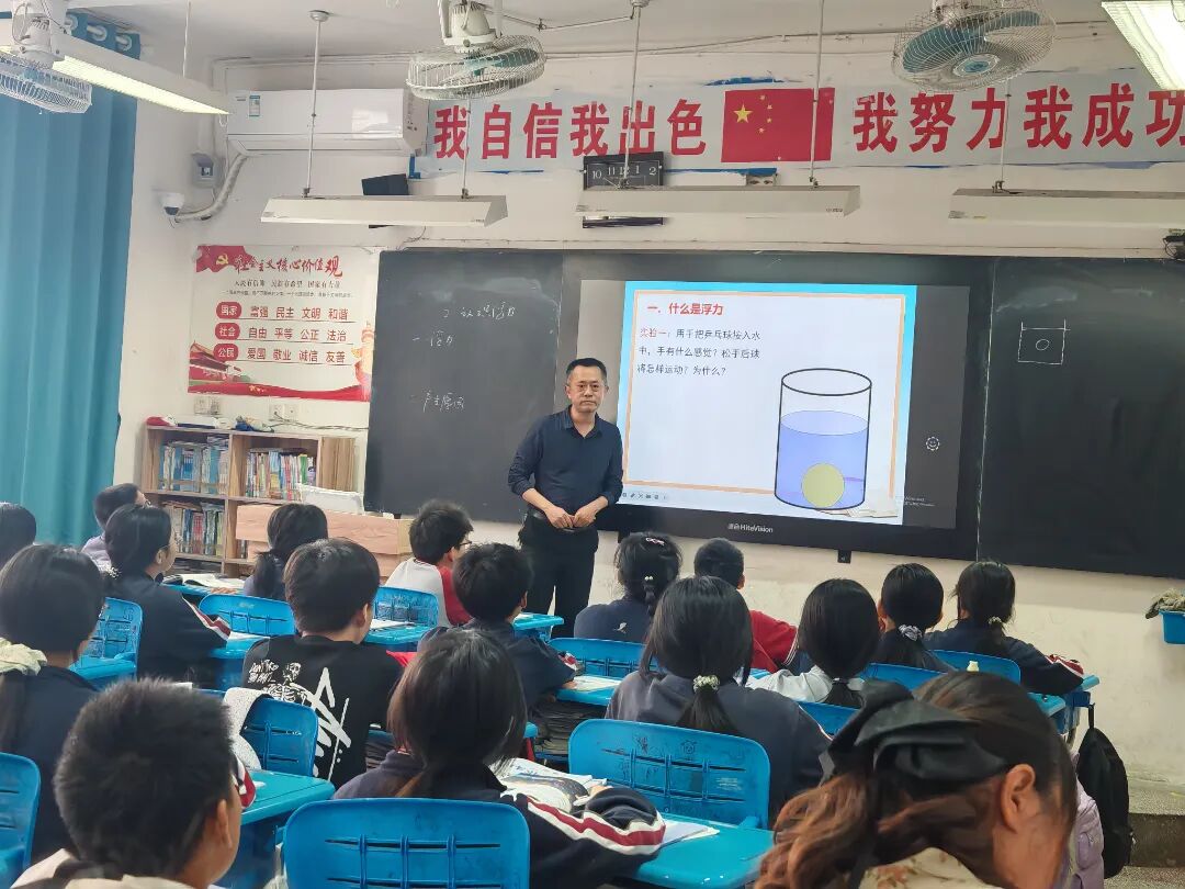 党建引领树标杆 头雁深耕促提质——遂宁四中开展干部课堂展示活动