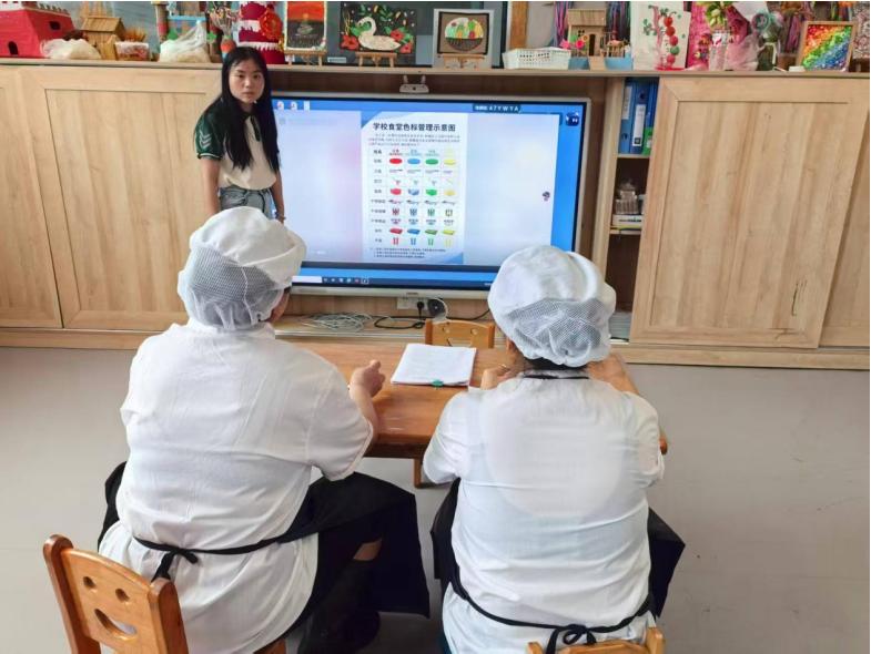 筑牢食品安全防线 守护幼儿饮食健康——宜宾市南溪区大观镇中心幼儿园开展食堂从业人员专题培训