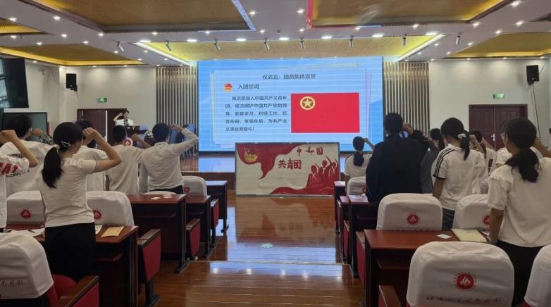 纸短情长 笔墨传心——宜宾市南溪四中团委开展团员与哈工大青年书信交流活动