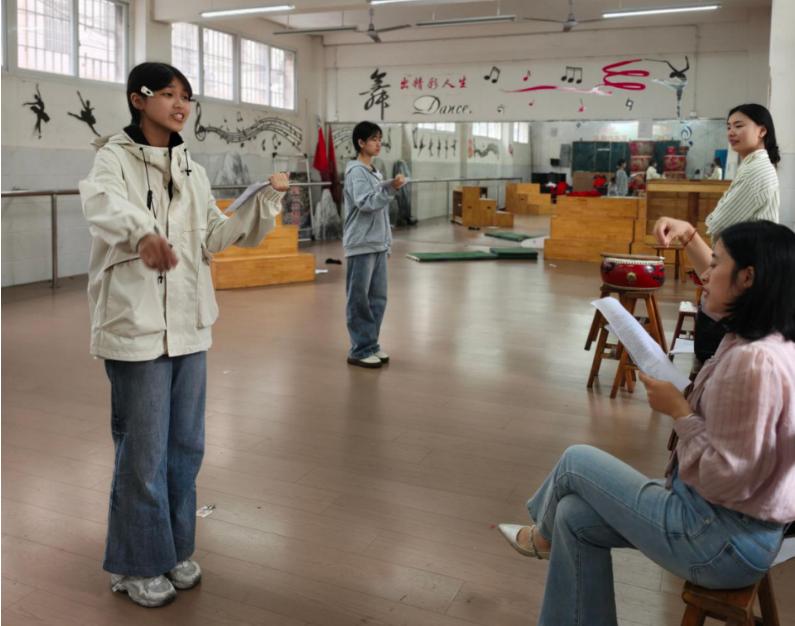 诵读英烈忠魂 礼赞英雄归来——宜宾市南溪四中开展《英雄归来》朗诵活动