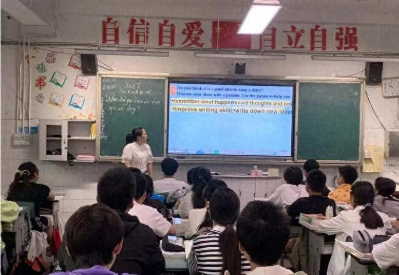 聚力课堂深耕 赋能素养落地——宜宾市南溪四中开展七年级英语公开课活动