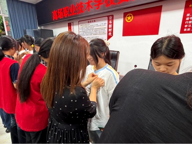 薪火相传担使命 青春入团启新程——宜宾市叙州区高新综合高中举行2026年新团员入团宣誓仪式
