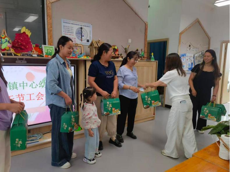 粽叶飘香迎端午 工会温情暖人心——宜宾市南溪区大观镇中心幼儿园工会开展端午节主题活动
