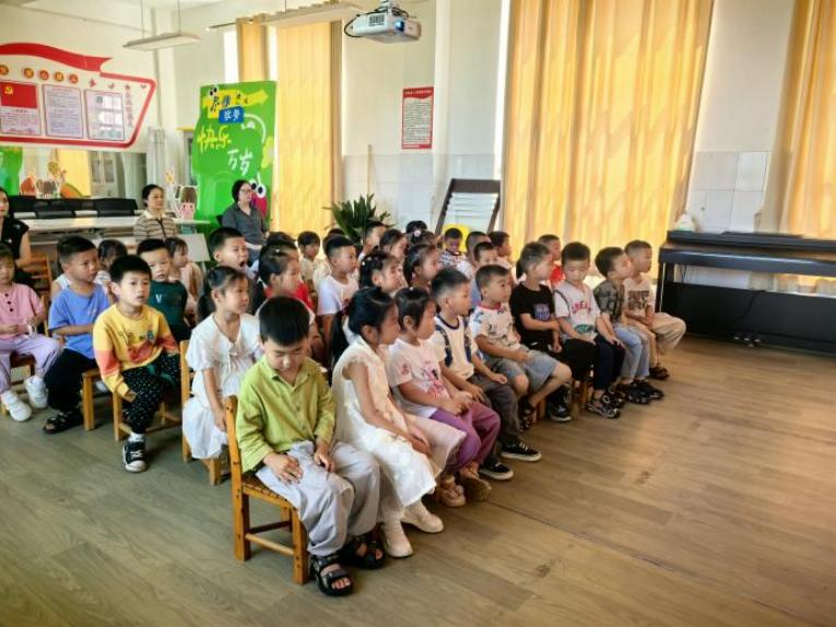 宜宾市南溪区南溪街道中心幼儿园开展法治副校长进校园宣讲活动
