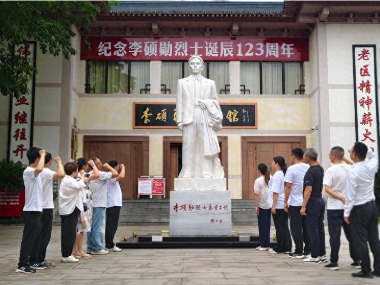 江安县留耕镇中心小学校党支部开展红色主题党日活动