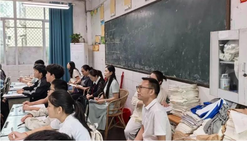 深耕课堂展风采 示范引领促成长——宜宾市南溪四中九年级语文组开展跨学段汇报课展示活动