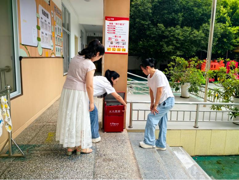 筑牢安全防线 守护快乐暑假——宜宾市南溪区南溪街道中心幼儿园开展放假前安全隐患排查活动
