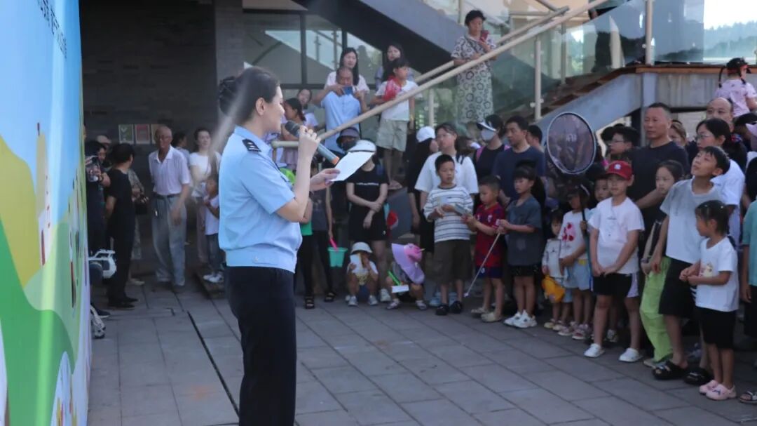 “萌娃进警营·田野大练兵”，遂宁公安“六一”活动趣味多