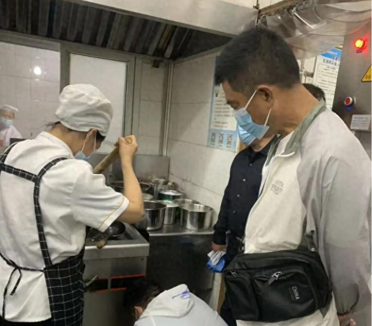 筑牢安全防线 护航2026中考——宜宾市南溪四中开展考前安全隐患大排查