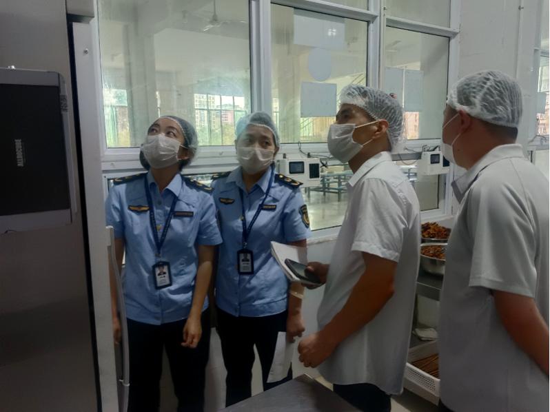 筑牢食品安全防线 守护师生饮食健康——宜宾市叙州区高新综合高中开展食堂从业人员专项培训