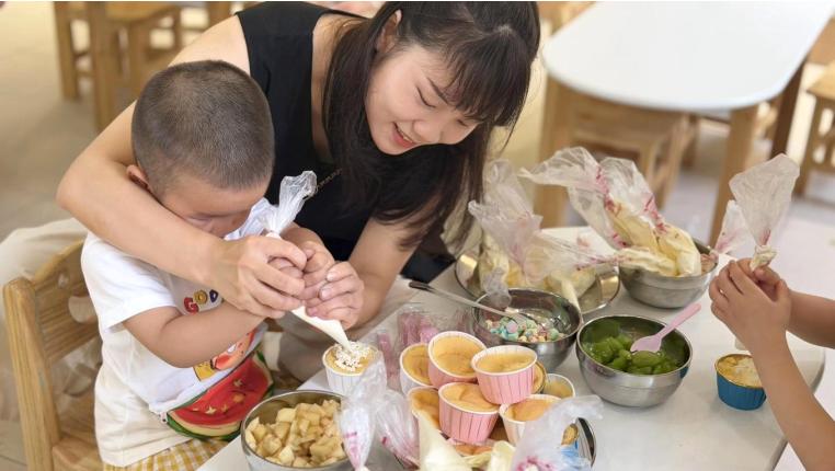 初遇凤凰之园 共许成长之愿——宜宾市南溪区凤凰幼儿园举办2026年秋期新生家长见面会