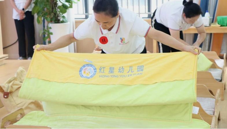 以赛促学强技能 匠心守护促成长——宜宾三江新区红星幼儿园举办2026年春期保育员技能大赛