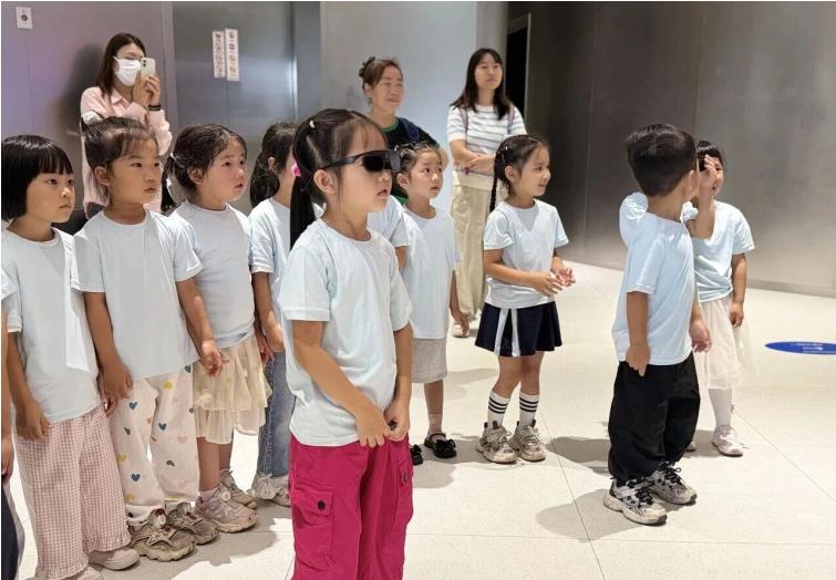 光影启智 趣探科技——宜宾市志城幼儿园海船班开展极米科技亲子研学活动