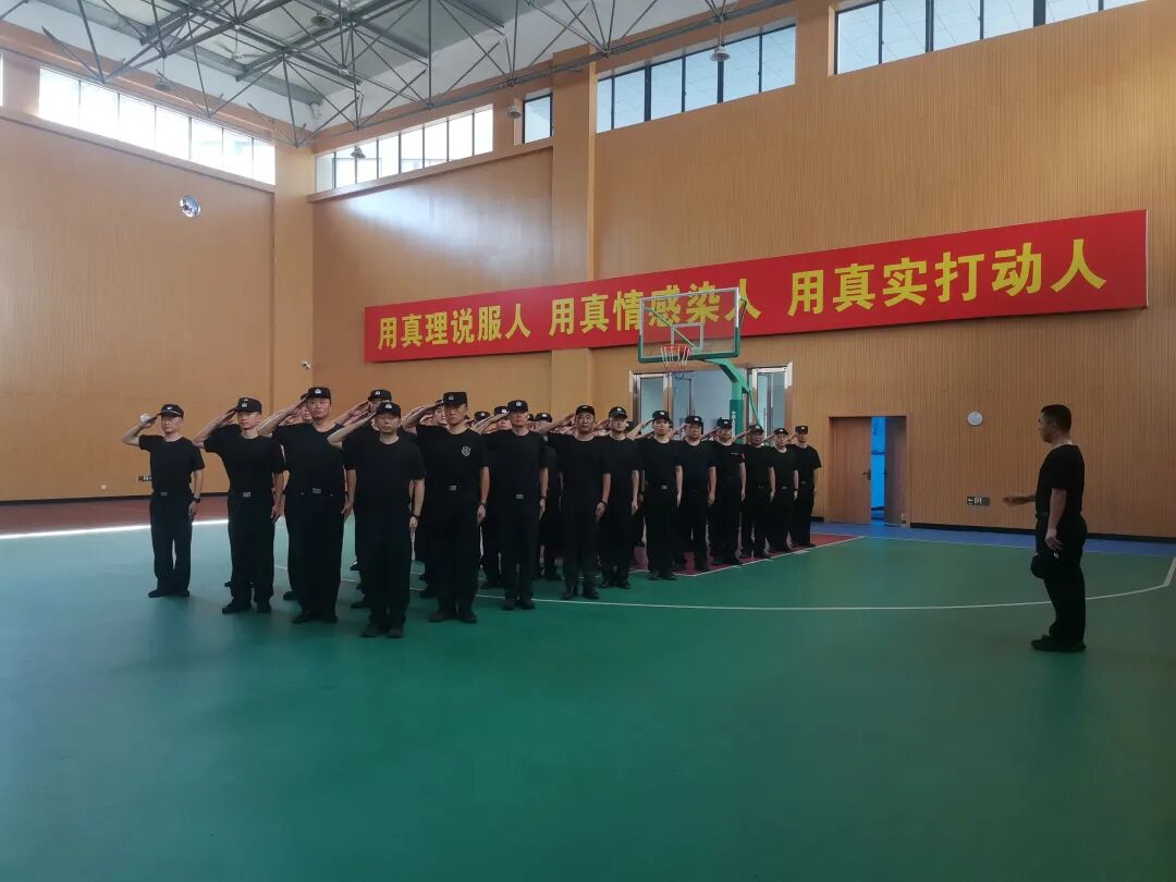 夏日淬兵正当时！遂宁公安百名民警集中“充电”砺精兵