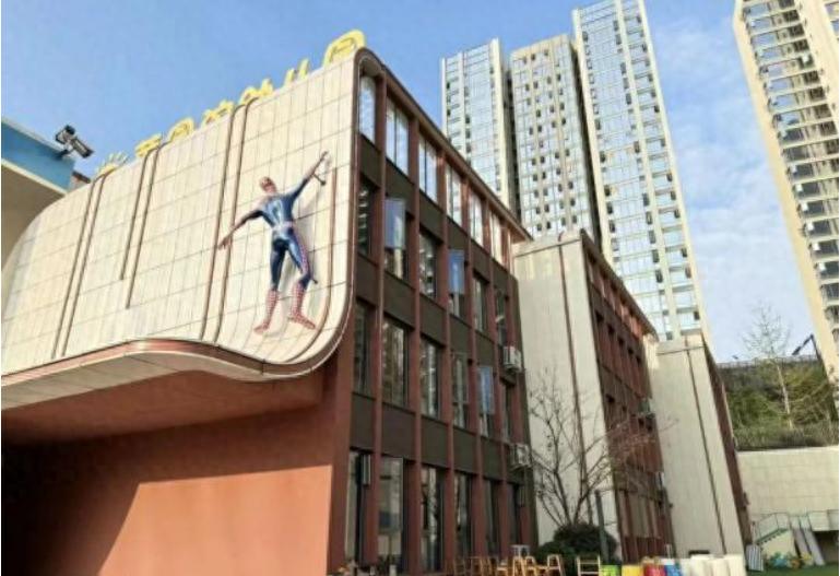 宜宾三江新区菜园沱幼儿园：秋风赴新约 萌娃启新程