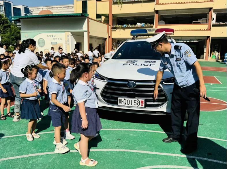 警社联动护成长 平安启航新学期——南溪区康幼教育集团康安幼儿园联合仙源街道、宜宾市交警六大队开展开学安全第一课