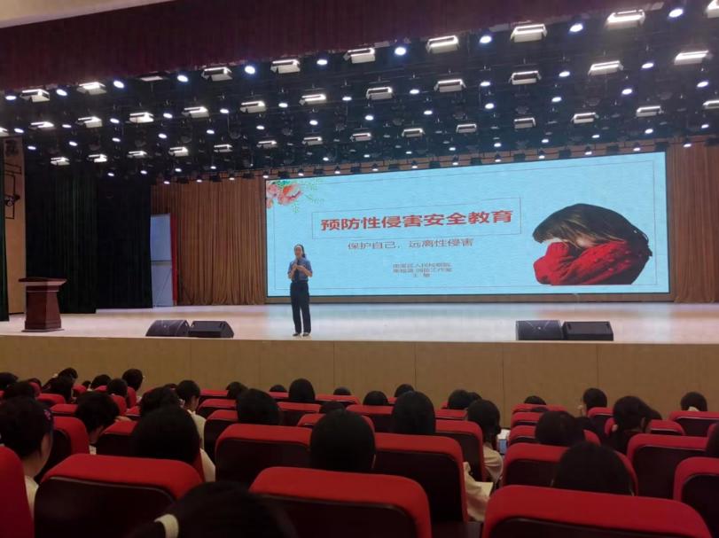 检校携手护花蕾 师生同心筑防线——宜宾市南溪职校开展未成年人保护安全教育专题讲座