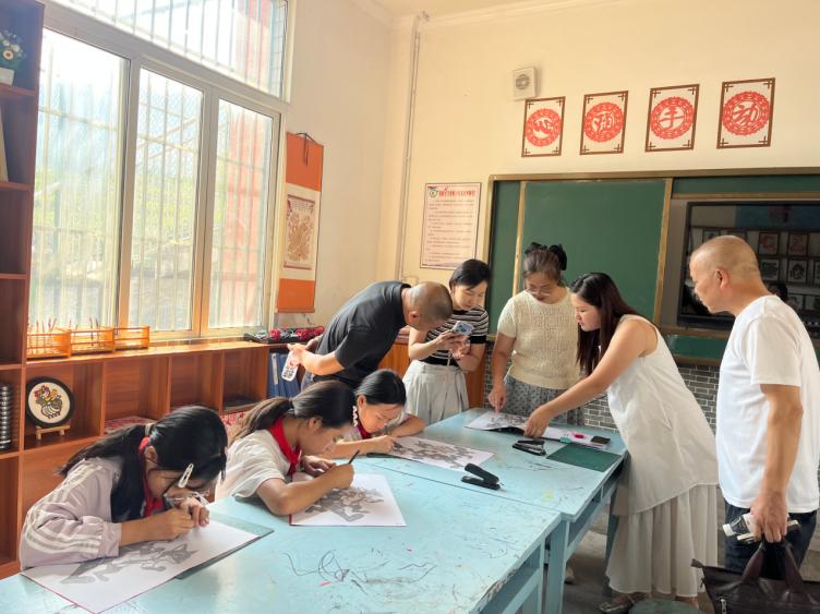 宜宾市叙州区双龙学校黄格小学校区：非遗剪纸润校园 特色美育促成长