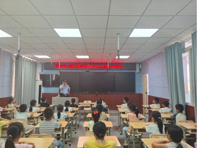 宜宾市南溪区黄沙镇中心小学校：法治护航新学期 应急筑安守校园