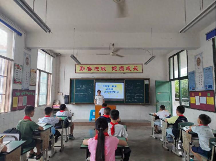 迈好开学第一步 安全健康助成长——宜宾市叙州区双龙学校水潭小学上好“开学第一课”