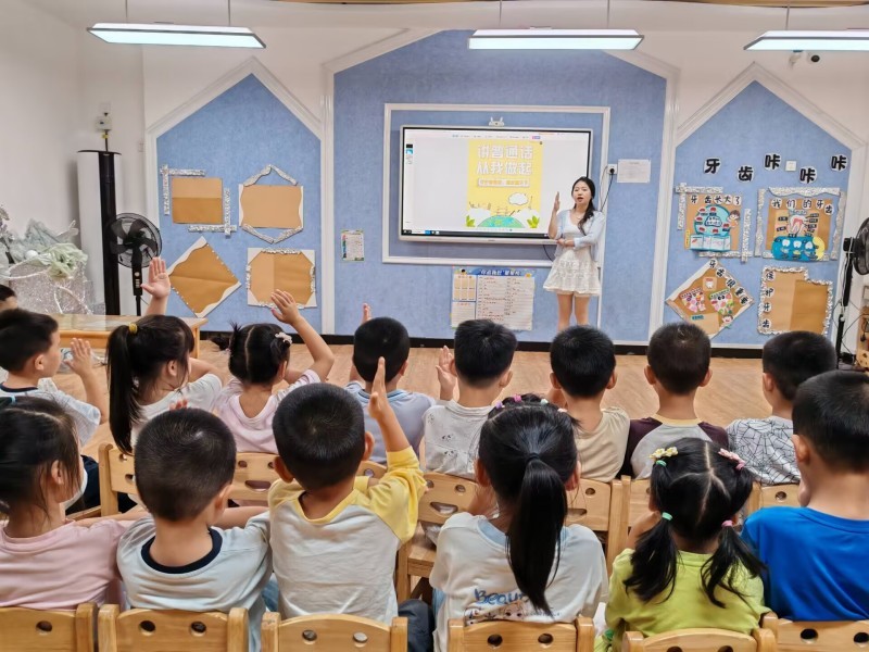 推广通用语言文字 点亮书香校园——宜宾市南溪区北城幼儿园开展“国家通用语言文字推广普及宣传周”主题活动