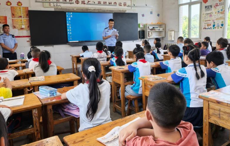 平安启新程 安全伴我行——江安县底蓬小学校开展2026年秋期开学安全第一课主题活动