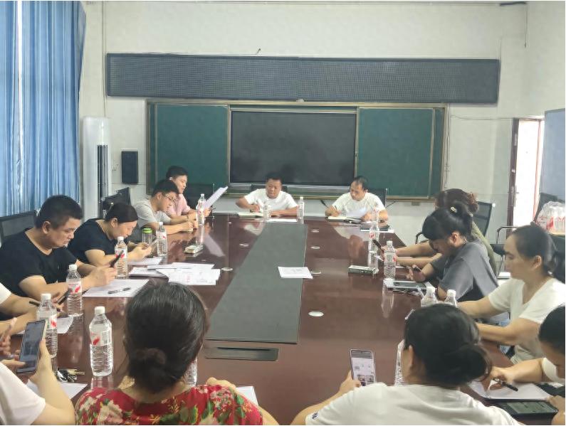 抓实岗前培训 筑牢安全防线——宜宾市叙州区双龙学校领航校区开展开学后勤从业人员全员专项培训