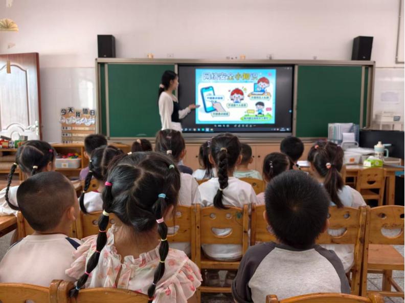 宜宾市南溪区长兴镇中心幼儿园：守护童心网络安全 共筑健康数字童年