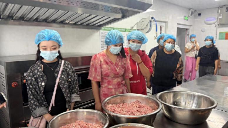 以爱为底 以安为名——宜宾市南溪区凤凰幼儿园召开2026年秋期家委会暨膳食委员会