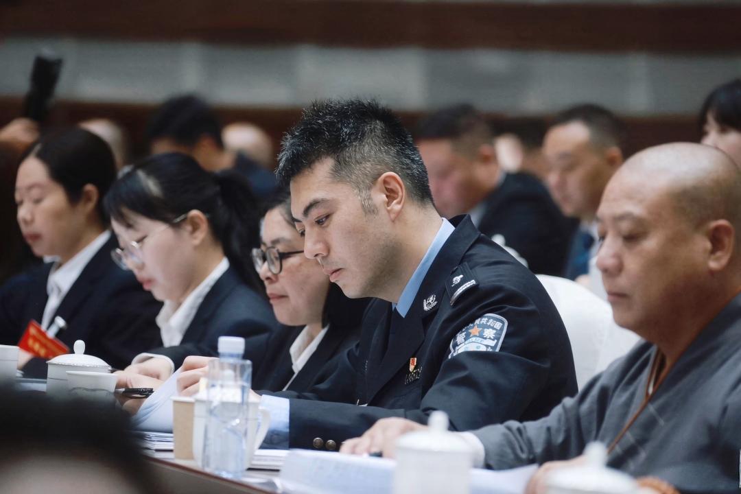 政协委员梅伊：完善中小学心理健康服务体系 筑牢学生心理防护网络