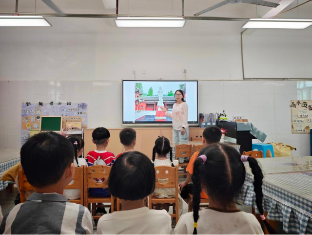 童心爱家乡 稚心向祖国——宜宾市南溪区长兴镇中心幼儿园开展爱国爱家主题教育活动
