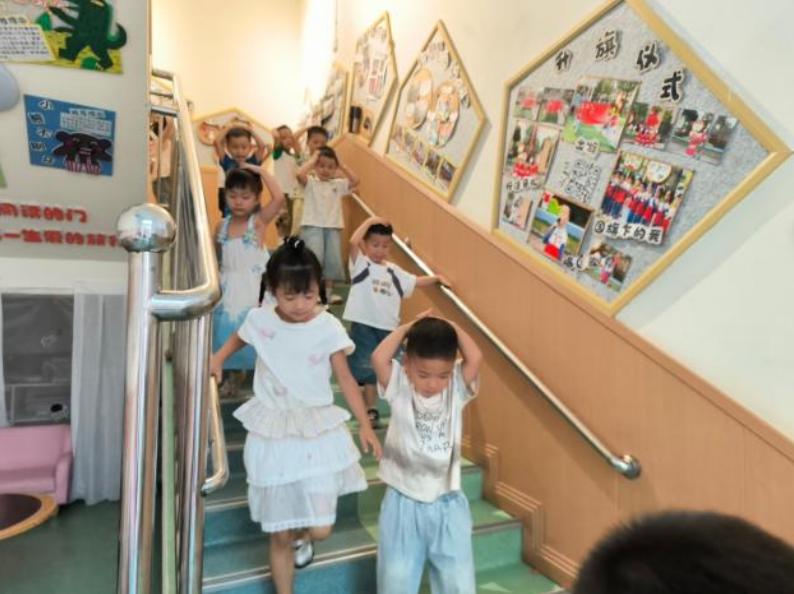 防震演练筑防线 安全护航伴成长——高县沙河镇幼儿园开展地震逃生应急演练