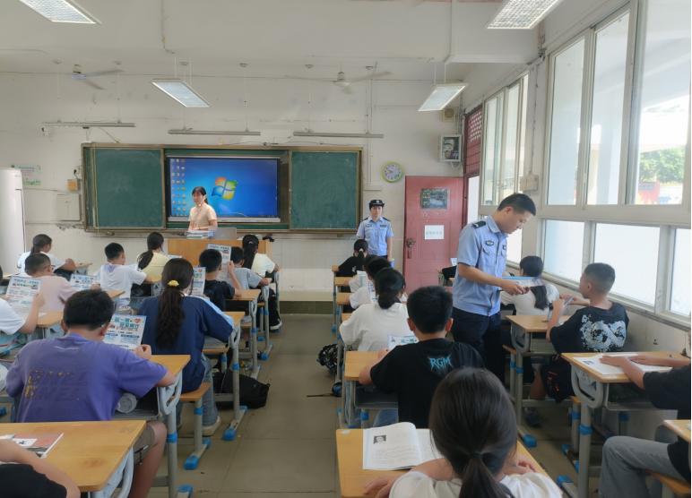 江安县淯江中学举行2026年秋期开学典礼暨安全教育第一课