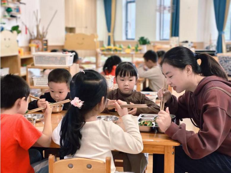 凝心聚力督膳食 共治共享护健康——宜宾市翠屏区永兴镇中心幼儿园开展2026年秋期膳食监督家长委员会活动