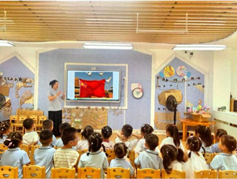 宜宾市南溪区北城幼儿园开展“宜宾娃娃，爱国爱家”主题教育活动