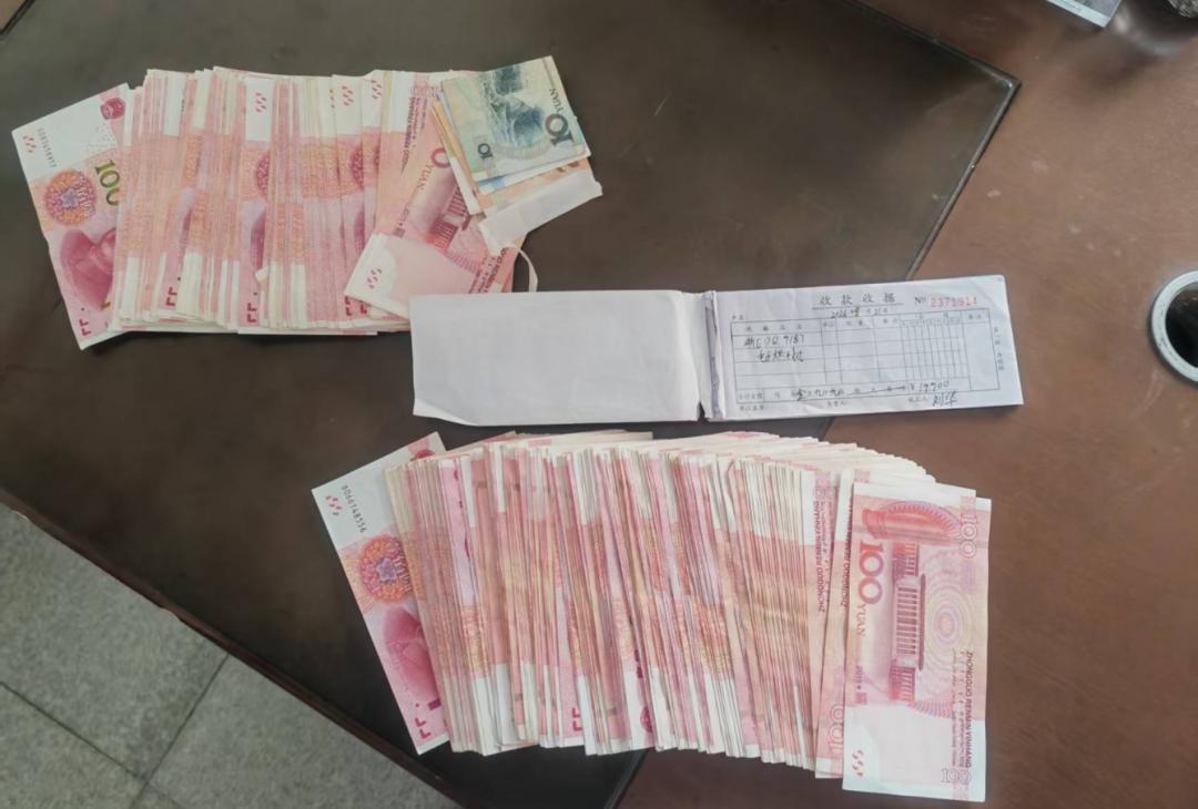 帮忙取现，还给200元辛苦费？遂宁货拉拉司机直接开到派出所