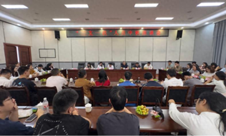 珙县召开“三支一扶”人员中秋座谈会