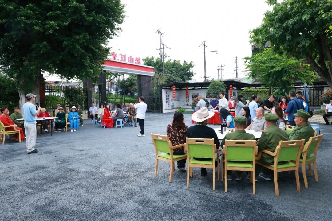 爱在金秋 温馨守护——遂宁船山区光荣院开展老兵重阳主题慰问活动