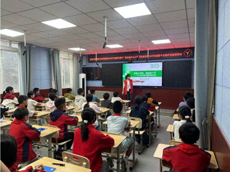 挺直小脊梁 做挺拔少年——宜宾市南溪区黄沙镇中心小学校开展脊柱健康科普讲座
