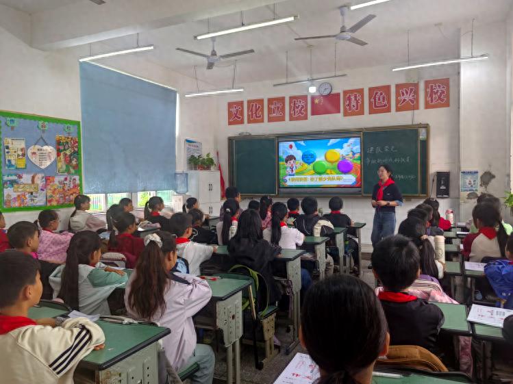 宜宾市叙州区双龙学校双龙小学校区开展少先队主题班会活动