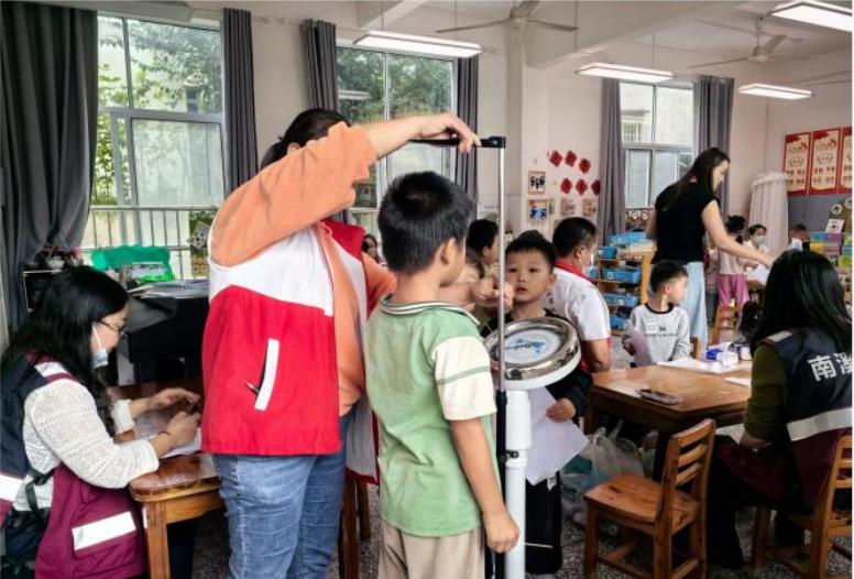 宜宾市南溪区南溪街道中心幼儿园开展幼儿健康保健服务活动