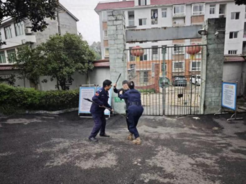 砺盾御险 护校安园——宜宾市南溪区林丰学校开展反恐防暴应急演练