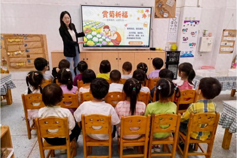 敬老爱老 感恩相伴——宜宾市南溪区长兴镇中心幼儿园开展重阳节主题教育活动
