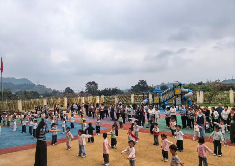 宜宾市叙州区双龙镇中心幼儿园：家园携手共成长 同心共育暖童心