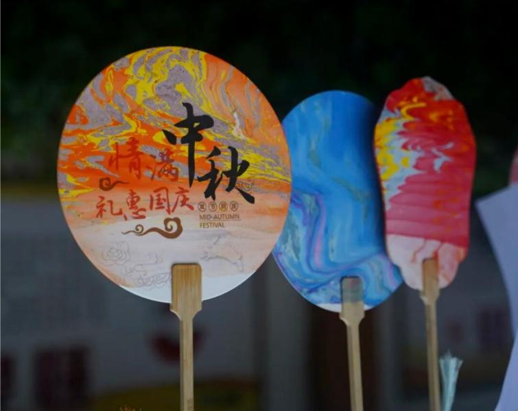 一漆一扇意 双节家国情——宜宾市南溪四中开展中秋、国庆漆艺手作创展活动
