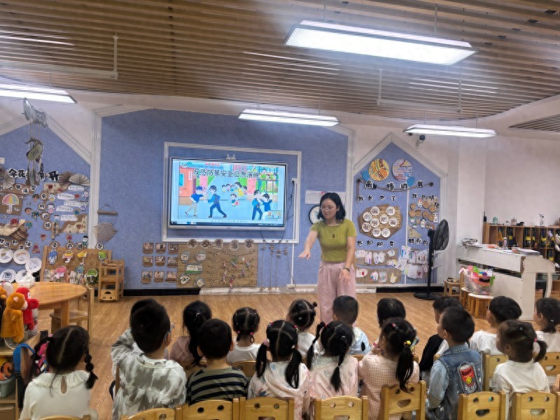 筑牢安全防线 守护幼儿成长——宜宾市南溪区北城幼儿园开展防恐防暴演练