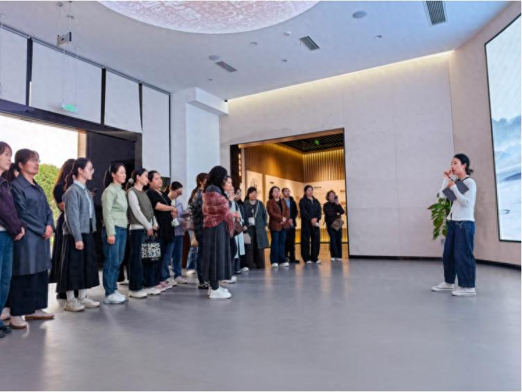传承优良家风 汲取奋进力量——江安县留耕镇中心小学校党支部开展主题党日活动
